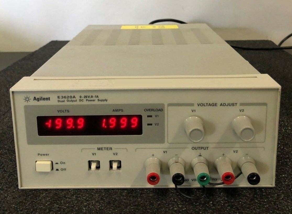 사진 사용됨 AGILENT / HP / HEWLETT-PACKARD / KEYSIGHT E3620A 판매용