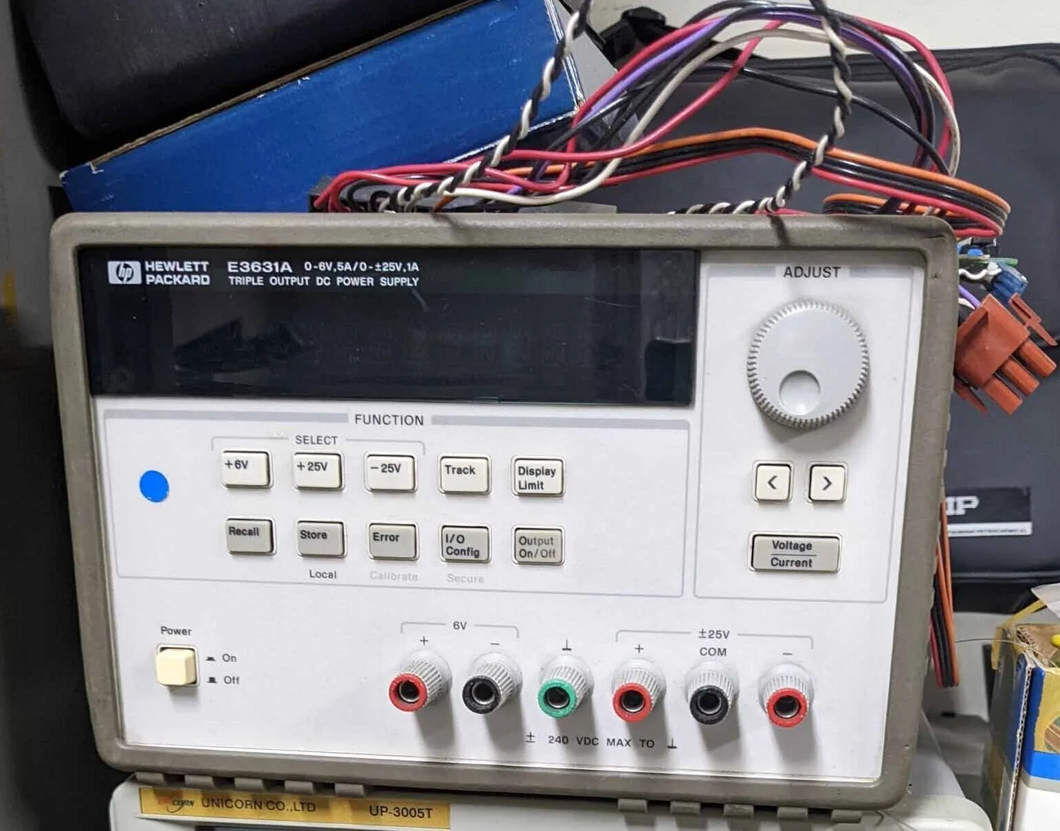 Keysight E3631A DC Power Supply Triple Output, +25 Vdc, -25 Vdc, 6 Vdc
