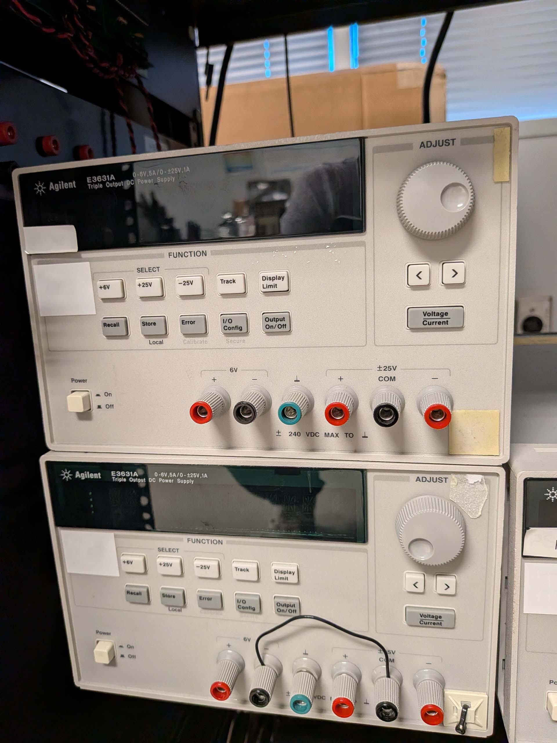Foto Verwendet AGILENT / HP / HEWLETT-PACKARD / KEYSIGHT E3631A Zum Verkauf
