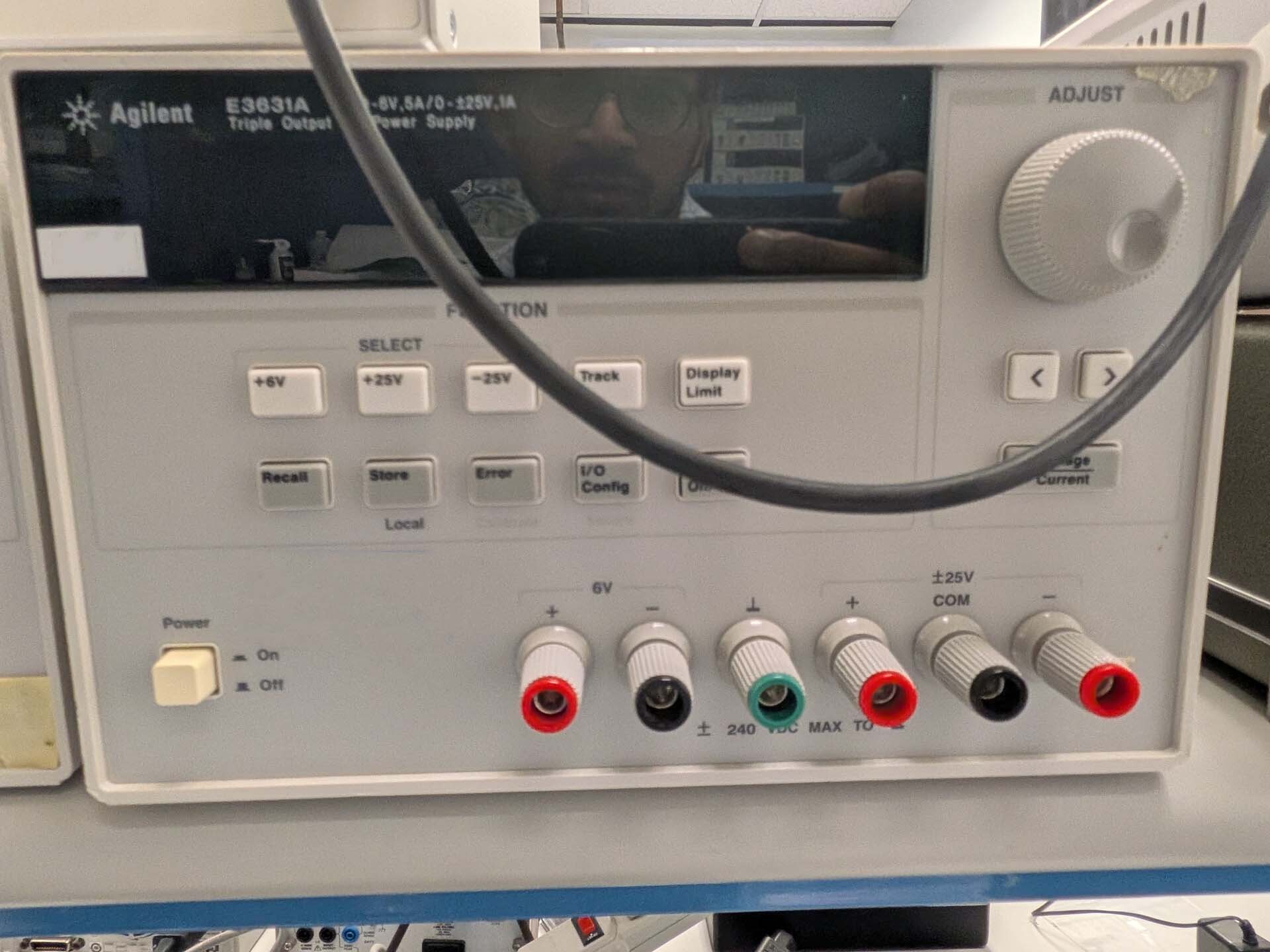 Foto Verwendet AGILENT / HP / HEWLETT-PACKARD / KEYSIGHT E3631A Zum Verkauf