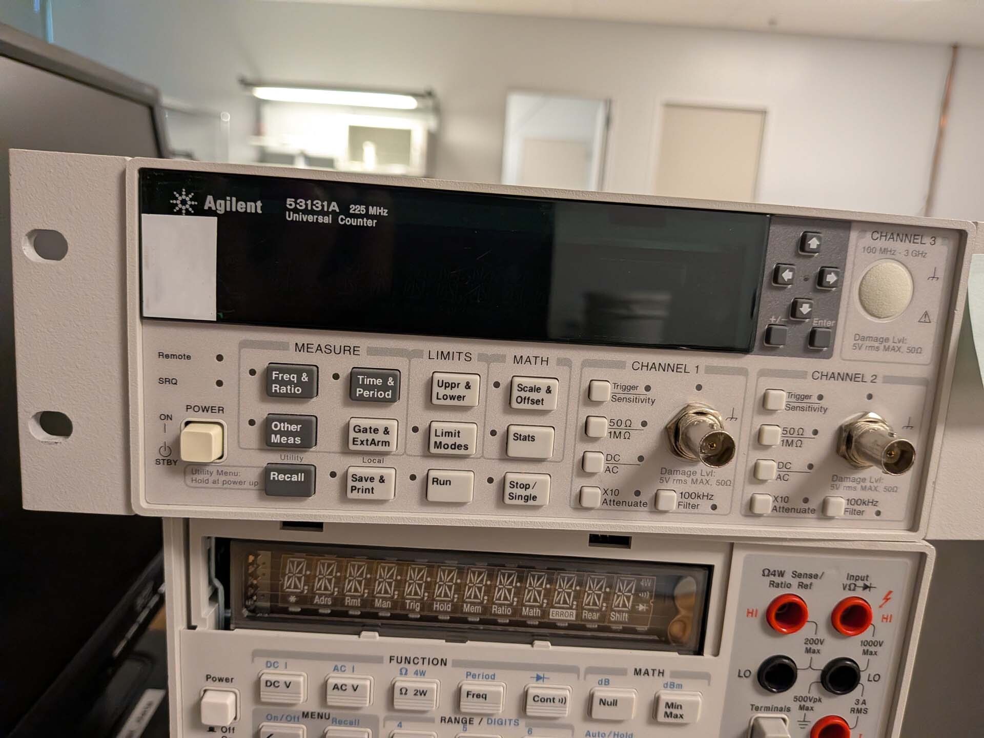 Foto Verwendet AGILENT / HP / HEWLETT-PACKARD / KEYSIGHT E3631A Zum Verkauf