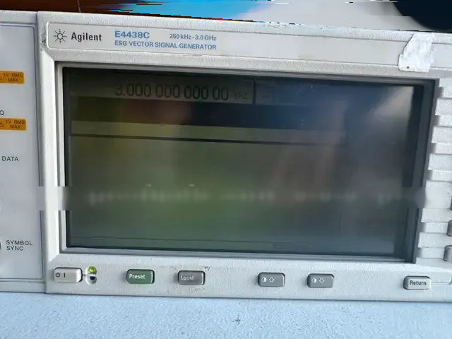 Foto Verwendet AGILENT / HP / HEWLETT-PACKARD / KEYSIGHT E4438C Zum Verkauf
