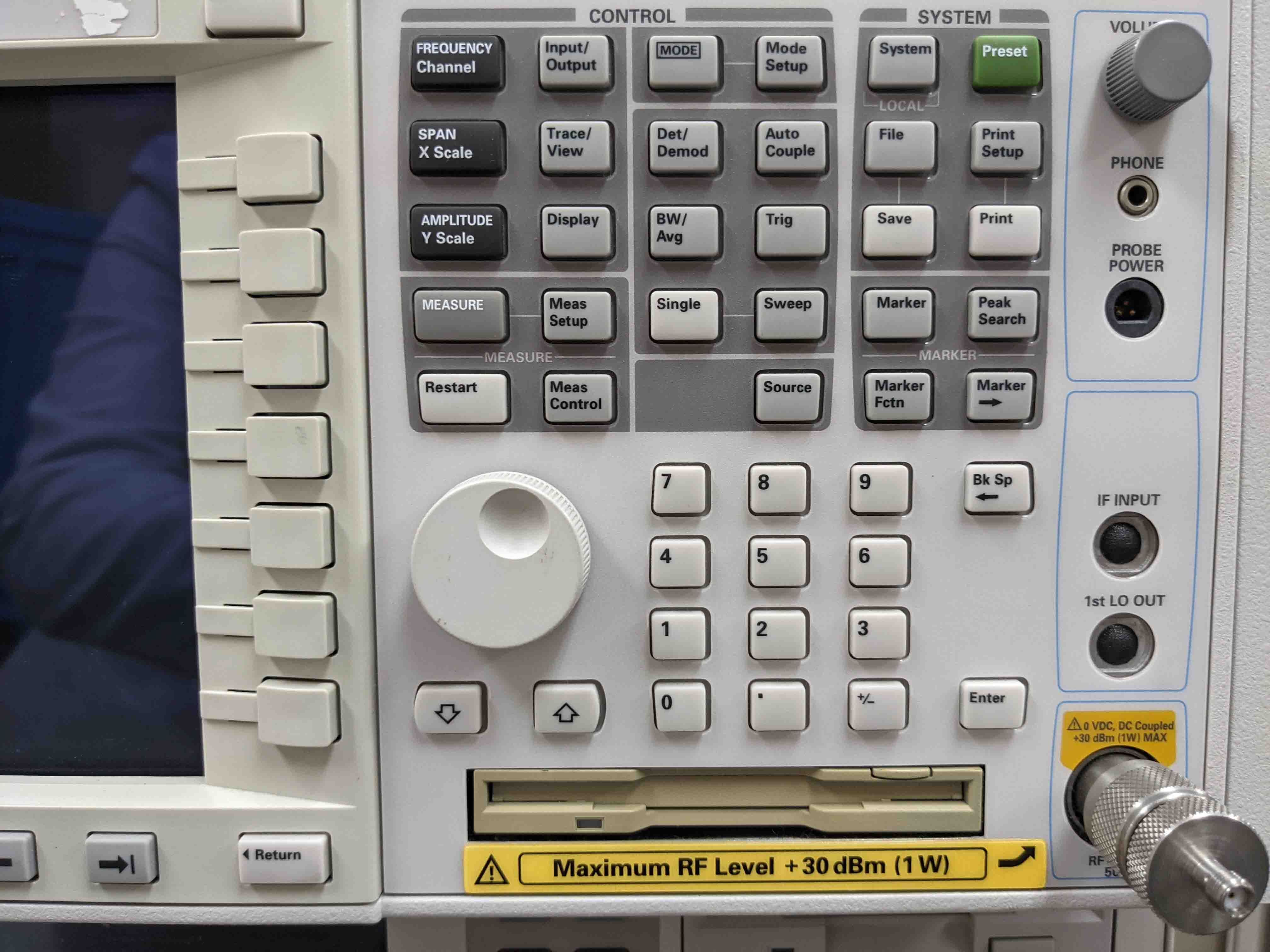 Photo Used AGILENT / HP / HEWLETT-PACKARD / KEYSIGHT E4440A For Sale