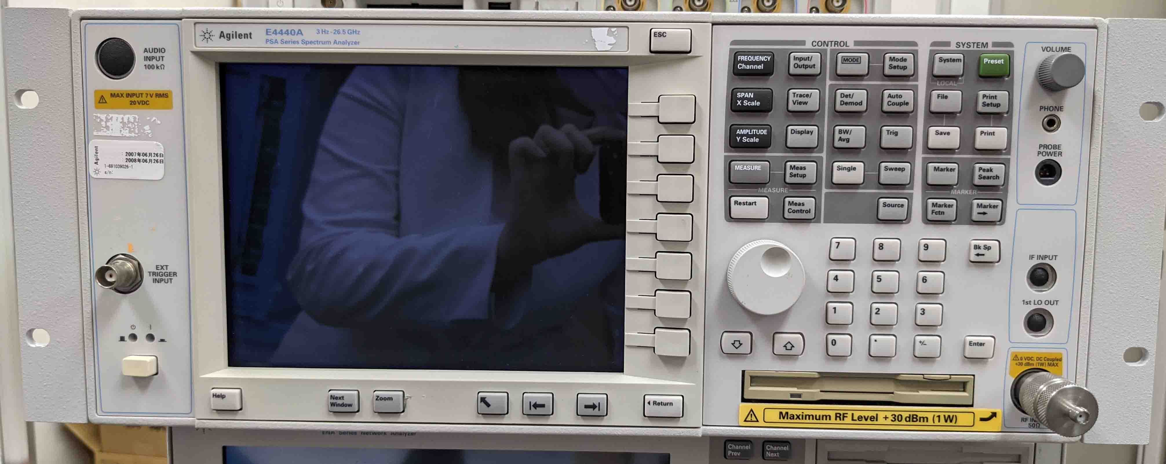 フォト（写真） 使用される AGILENT / HP / HEWLETT-PACKARD / KEYSIGHT E4440A 販売のために