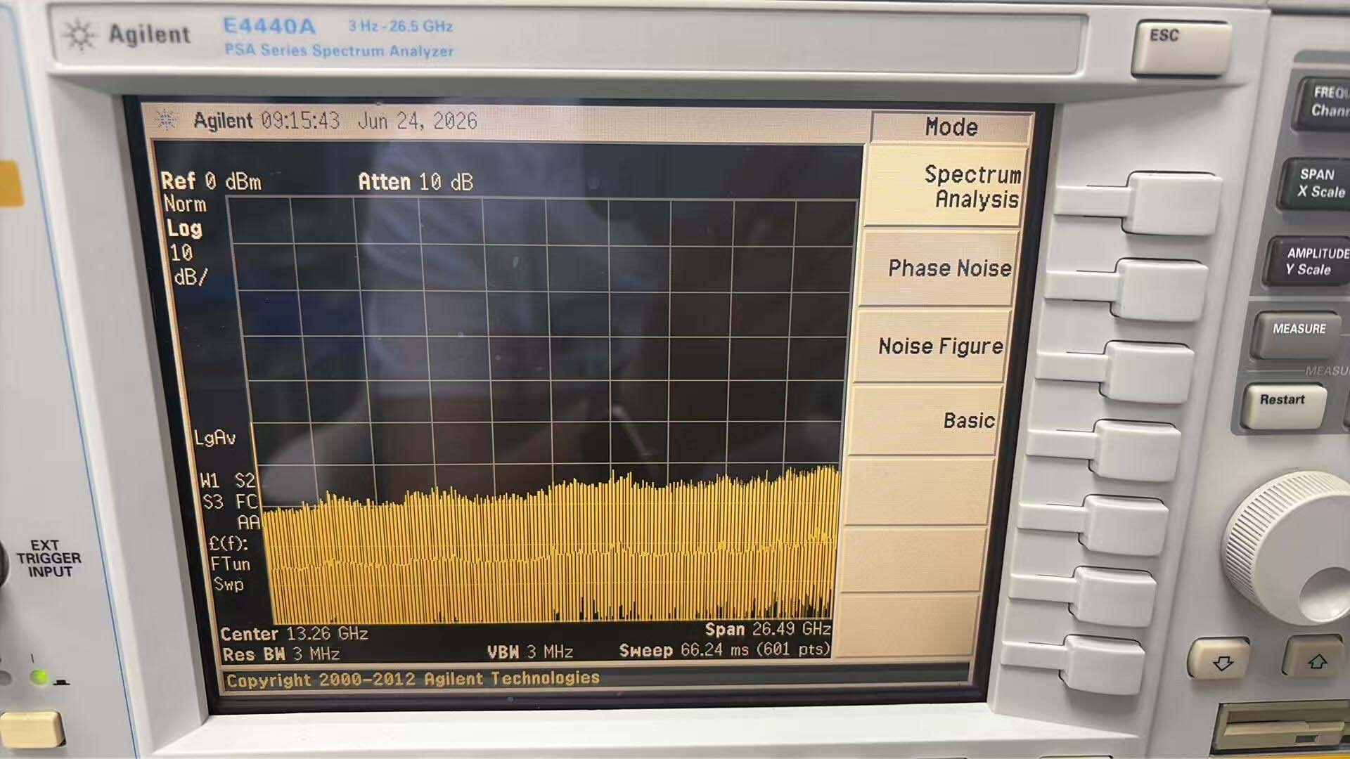 Foto Verwendet AGILENT / HP / HEWLETT-PACKARD / KEYSIGHT E4440A Zum Verkauf