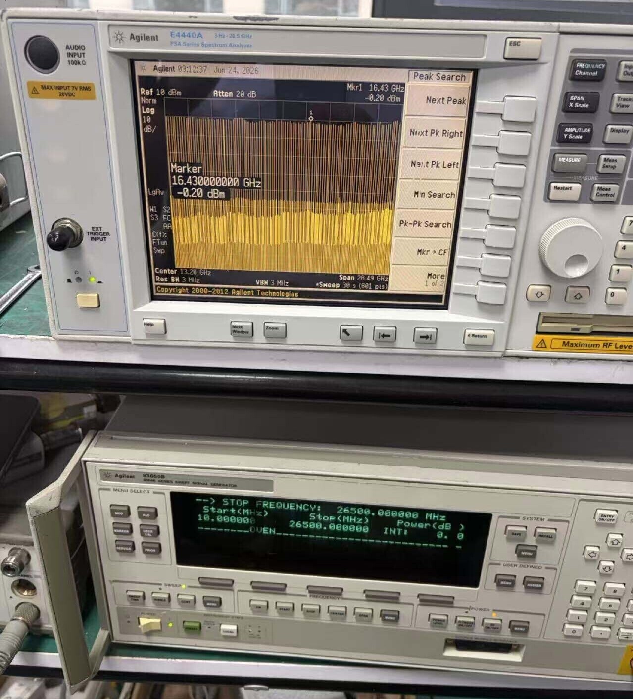 Foto Verwendet AGILENT / HP / HEWLETT-PACKARD / KEYSIGHT E4440A Zum Verkauf