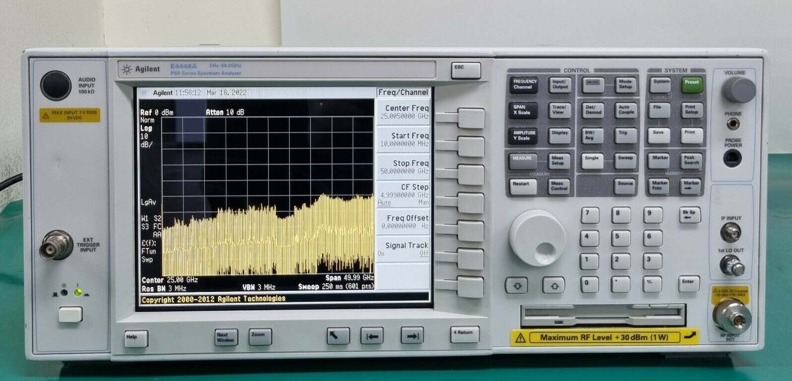 사진 사용됨 AGILENT / HP / HEWLETT-PACKARD / KEYSIGHT E4448A 판매용