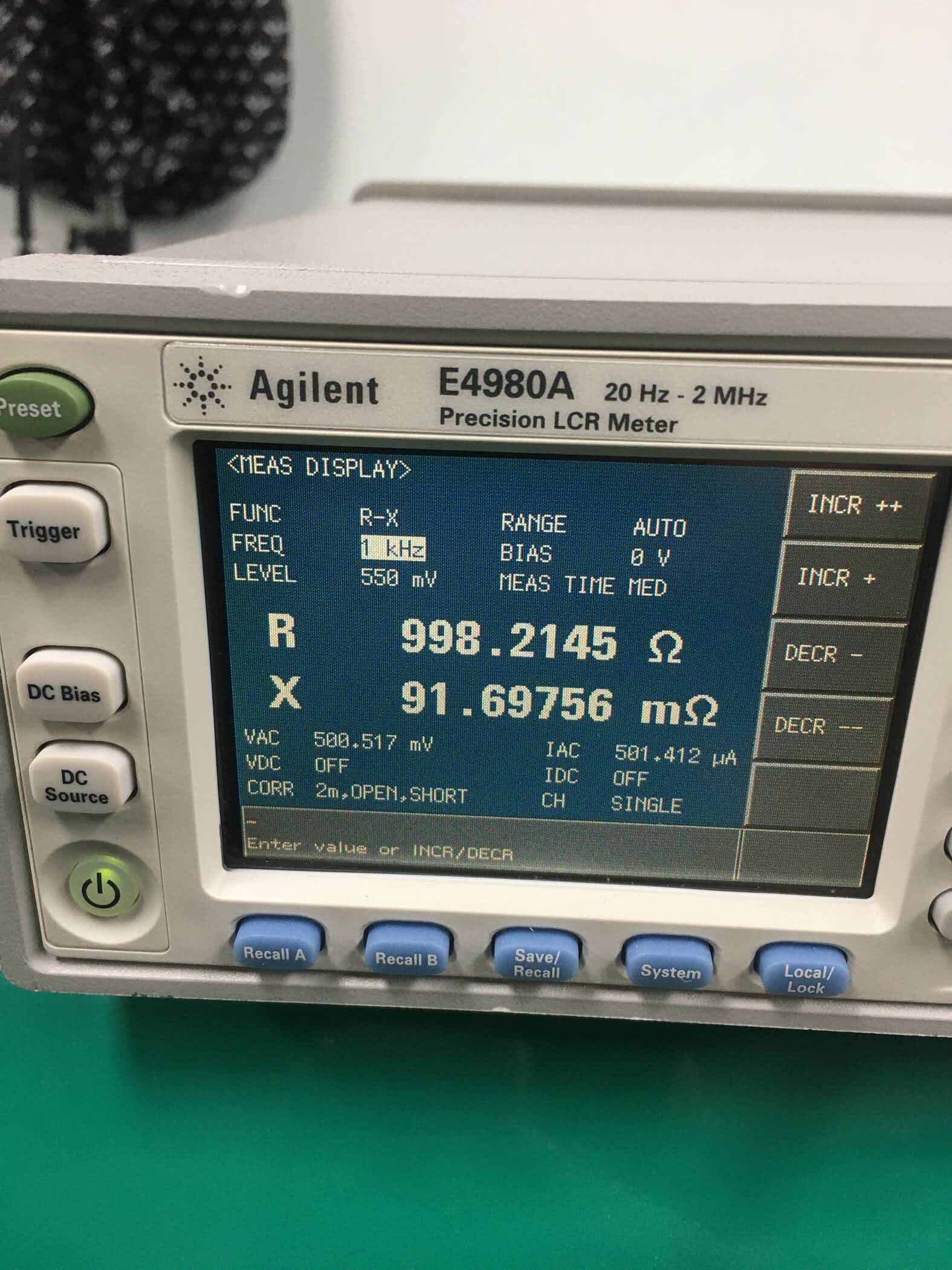 Foto Verwendet AGILENT / HP / HEWLETT-PACKARD / KEYSIGHT E4980A Zum Verkauf