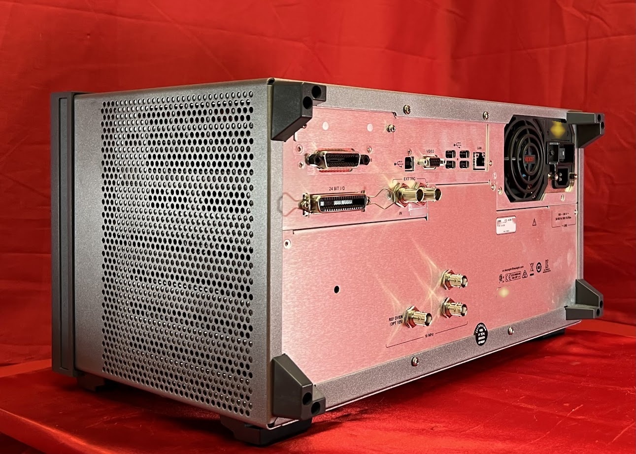 Foto Verwendet AGILENT / HP / HEWLETT-PACKARD / KEYSIGHT E4990A Zum Verkauf