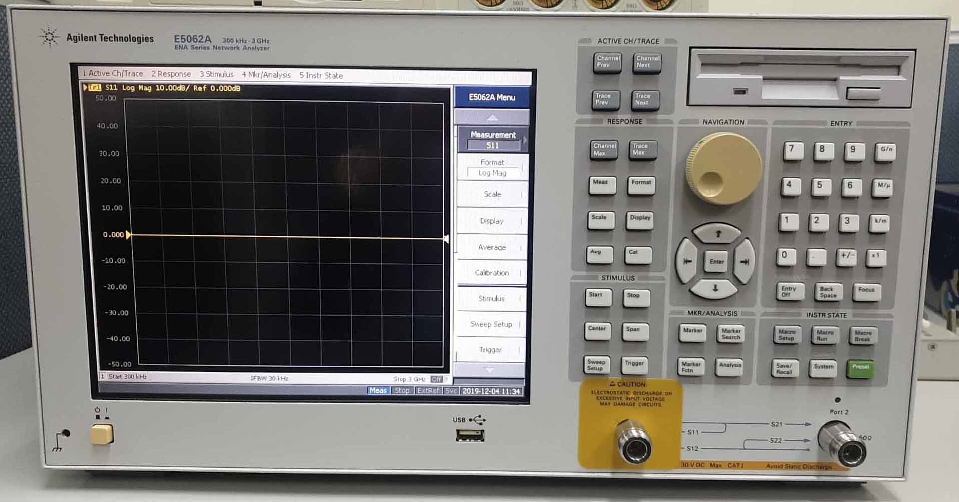 Photo Used AGILENT / HP / HEWLETT-PACKARD / KEYSIGHT E5062A For Sale