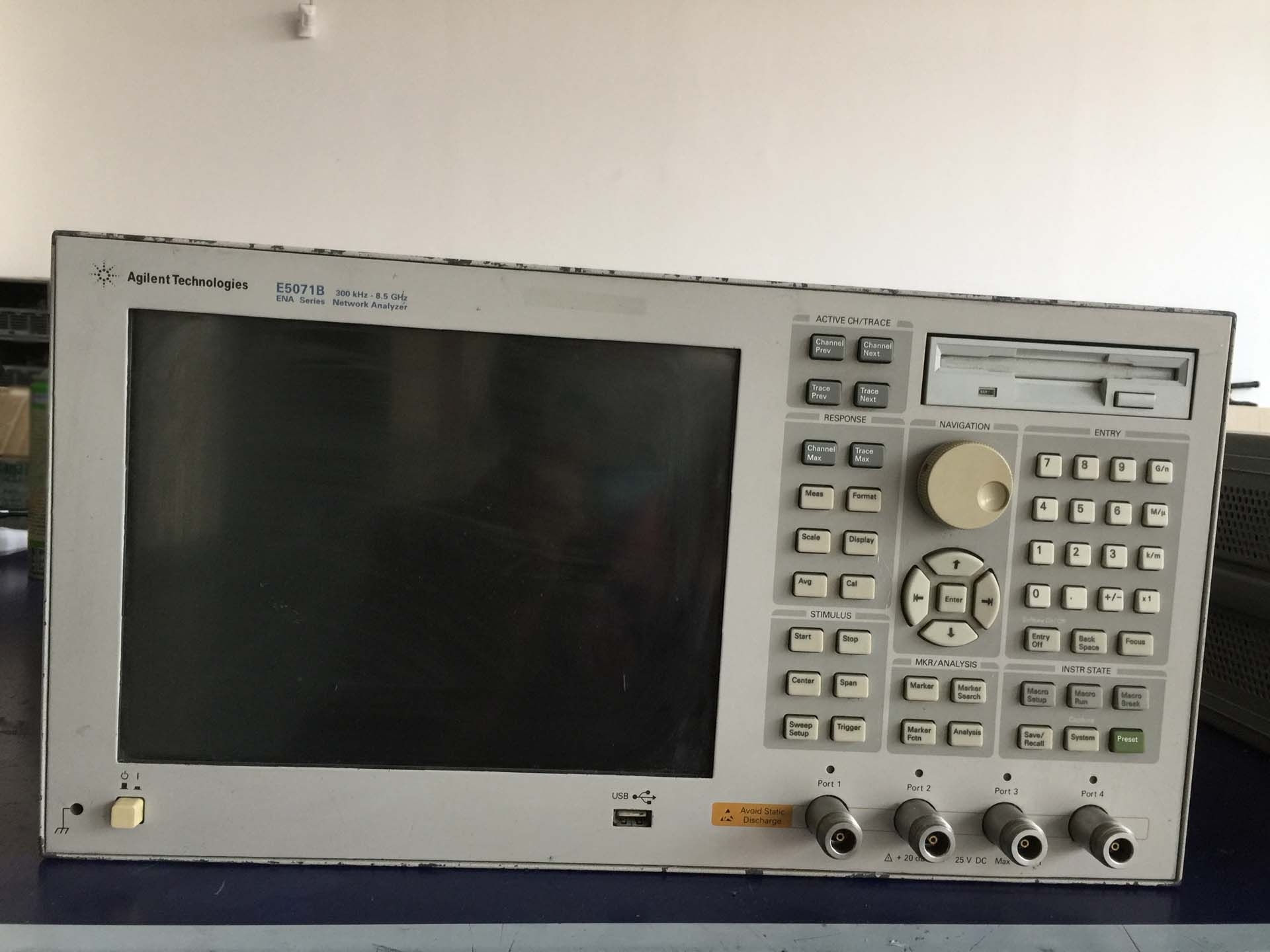 Photo Used AGILENT / HP / HEWLETT-PACKARD / KEYSIGHT E5071B For Sale