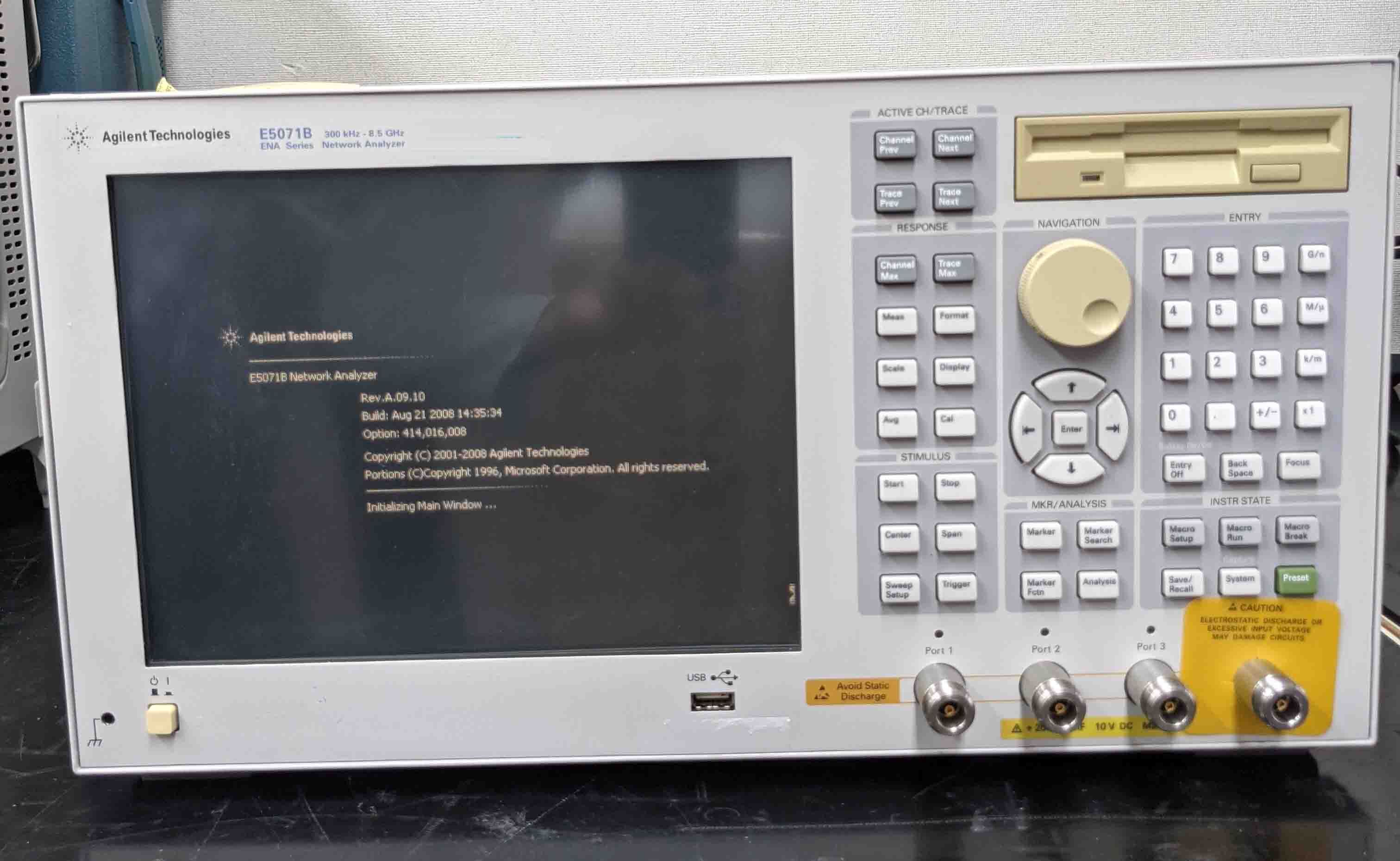 Photo Used AGILENT / HP / HEWLETT-PACKARD / KEYSIGHT E5071B For Sale