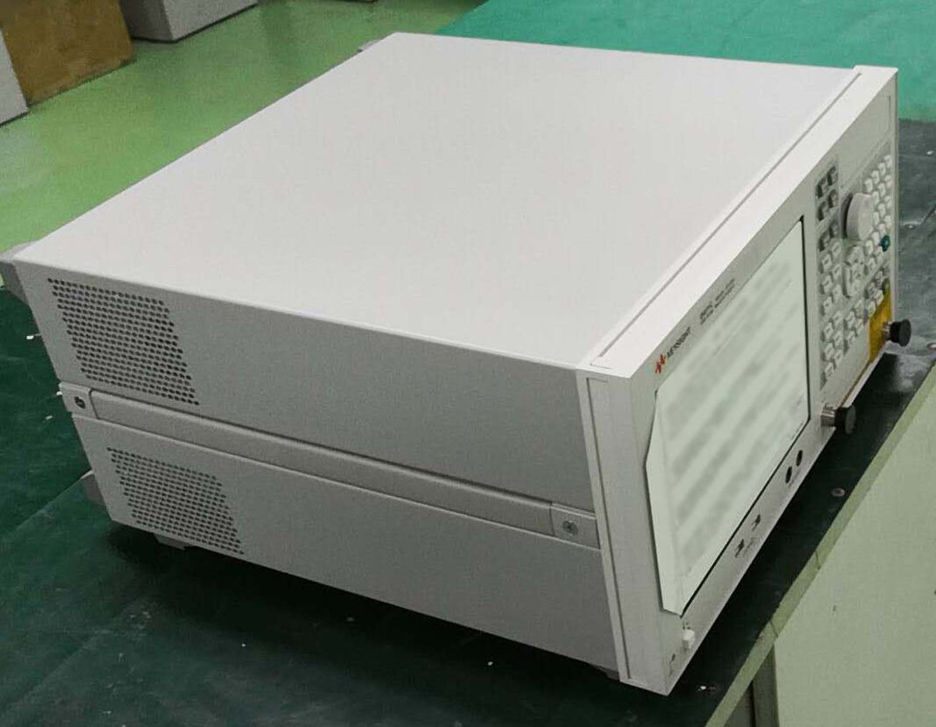 Photo Used AGILENT / HP / HEWLETT-PACKARD / KEYSIGHT E5071C For Sale