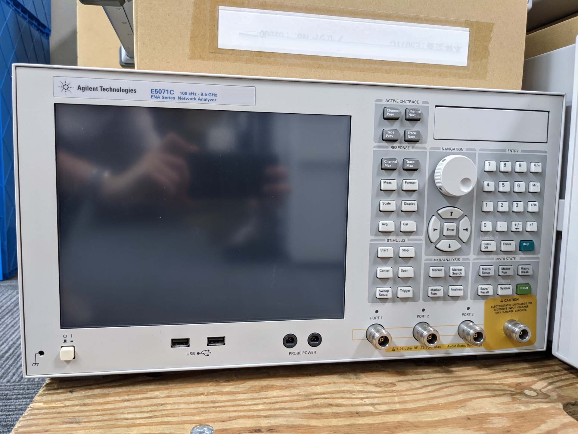 Photo Used AGILENT / HP / HEWLETT-PACKARD / KEYSIGHT E5071C For Sale