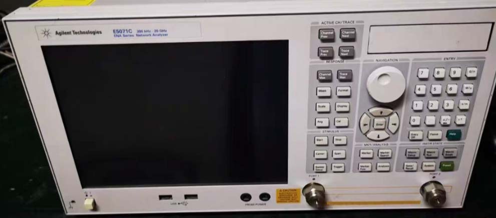 사진 사용됨 AGILENT / HP / HEWLETT-PACKARD / KEYSIGHT E5071C 판매용