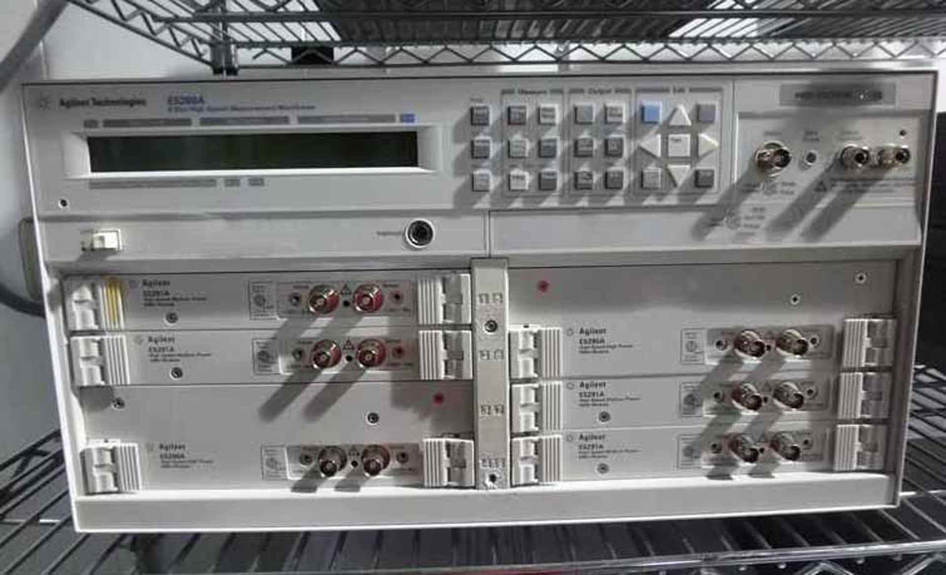 Photo Utilisé AGILENT / HP / HEWLETT-PACKARD / KEYSIGHT E5260A À vendre