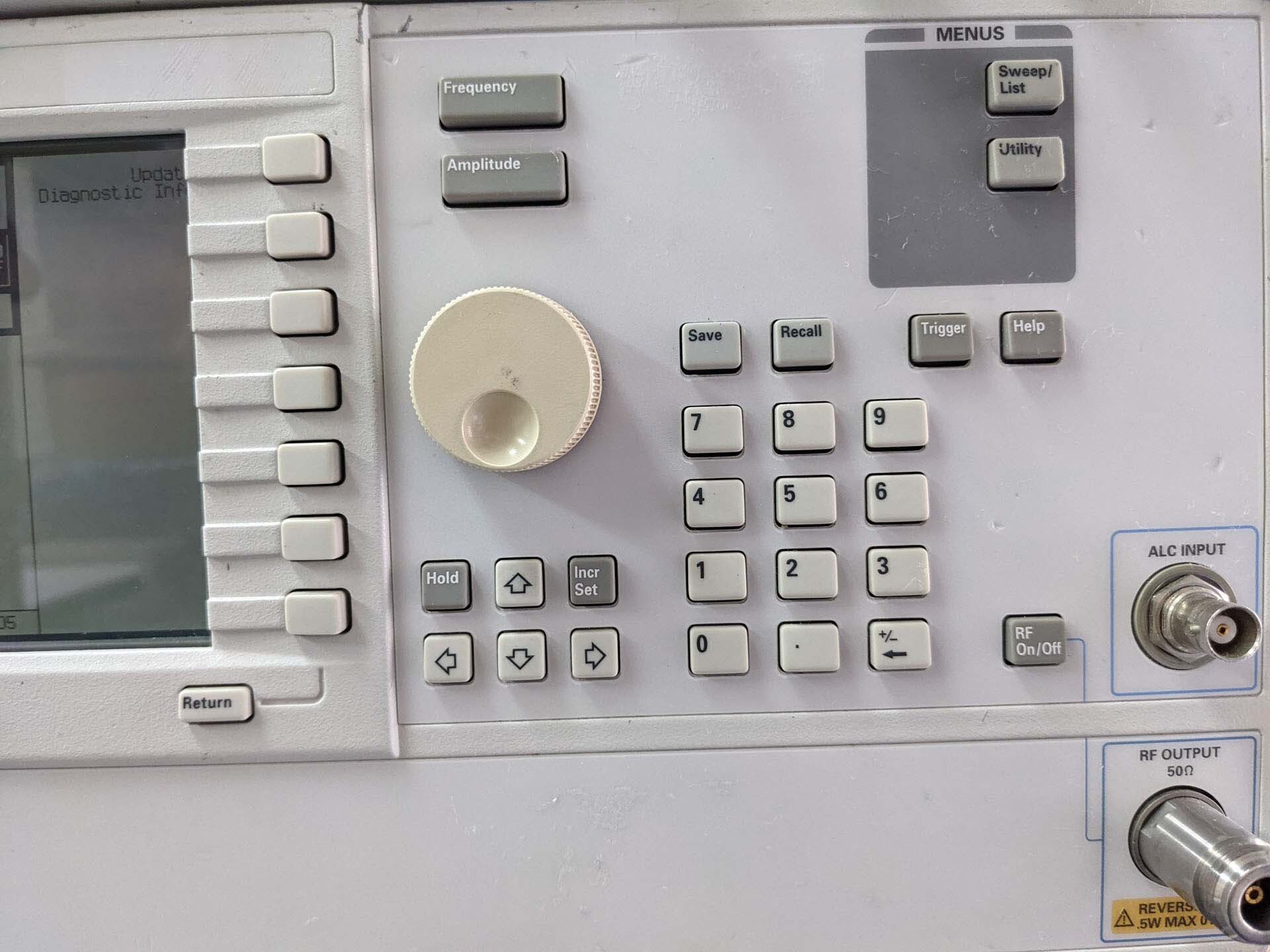 사진 사용됨 AGILENT / HP / HEWLETT-PACKARD / KEYSIGHT E8247C 판매용