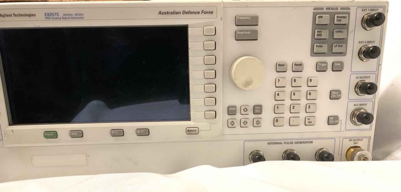 Photo Used AGILENT / HP / HEWLETT-PACKARD / KEYSIGHT E8257C For Sale