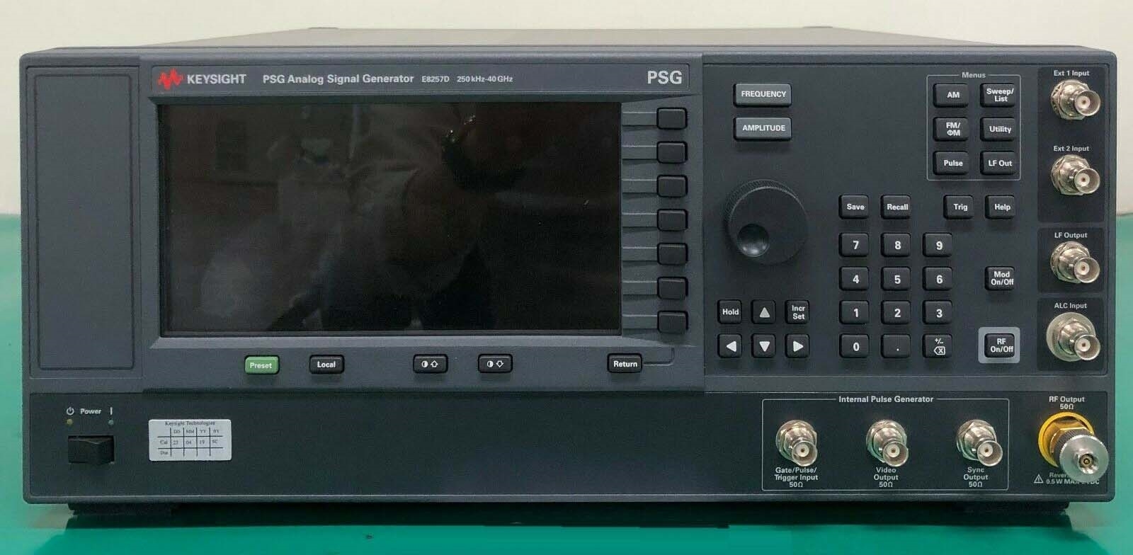 Photo Used AGILENT / HP / HEWLETT-PACKARD / KEYSIGHT E8257D For Sale