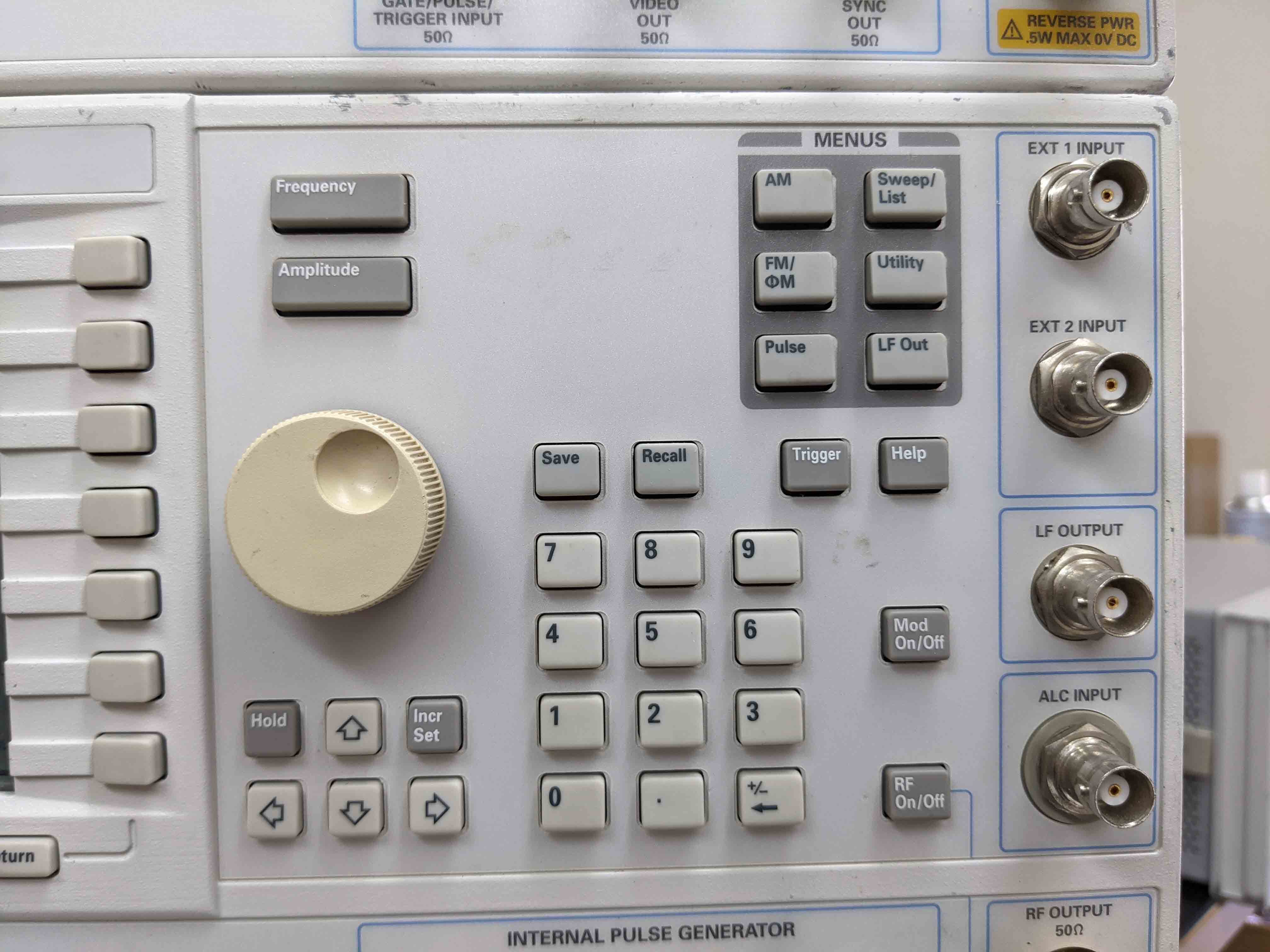 Photo Used AGILENT / HP / HEWLETT-PACKARD / KEYSIGHT E8257D For Sale