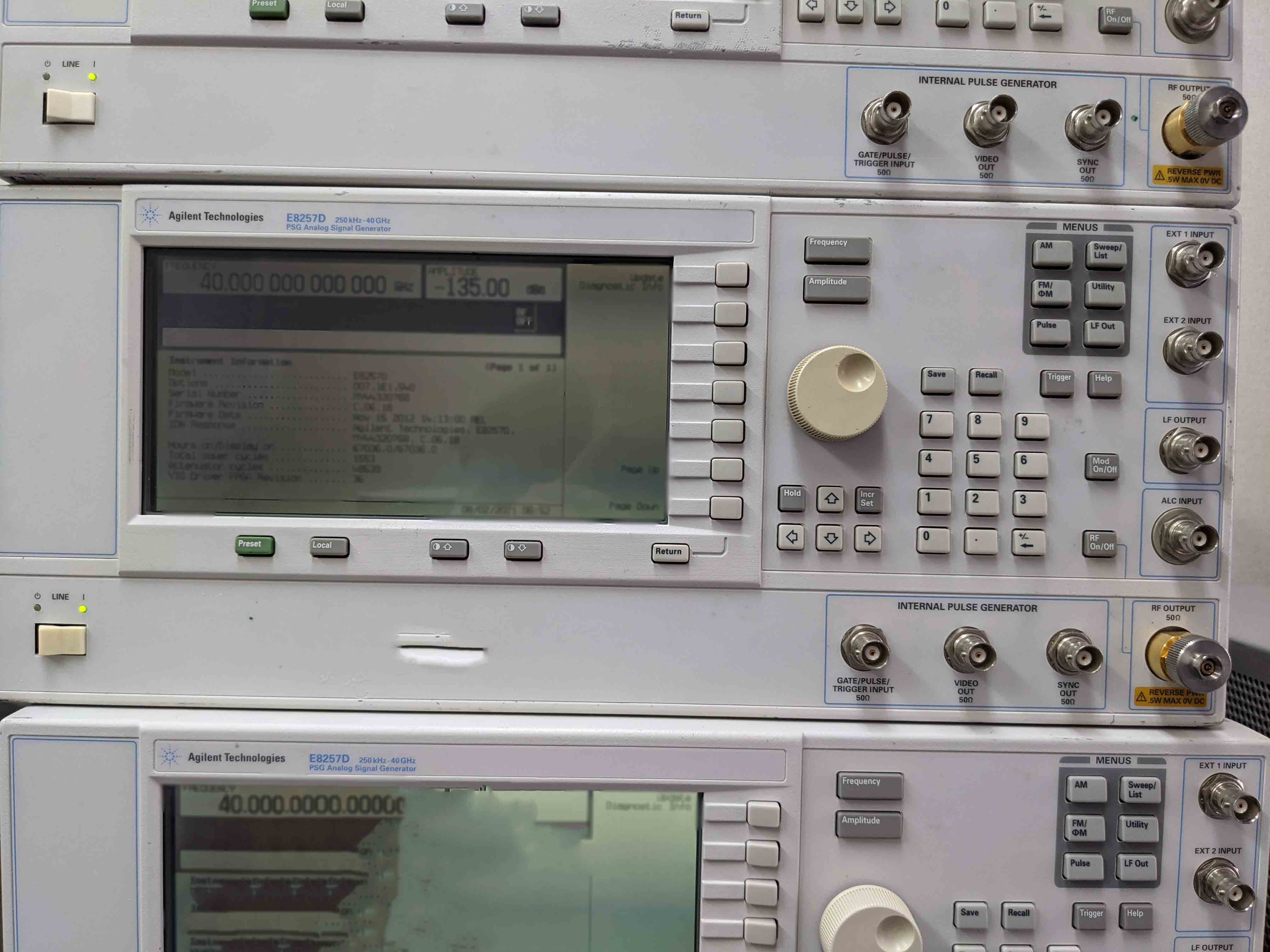 Photo Used AGILENT / HP / HEWLETT-PACKARD / KEYSIGHT E8257D For Sale