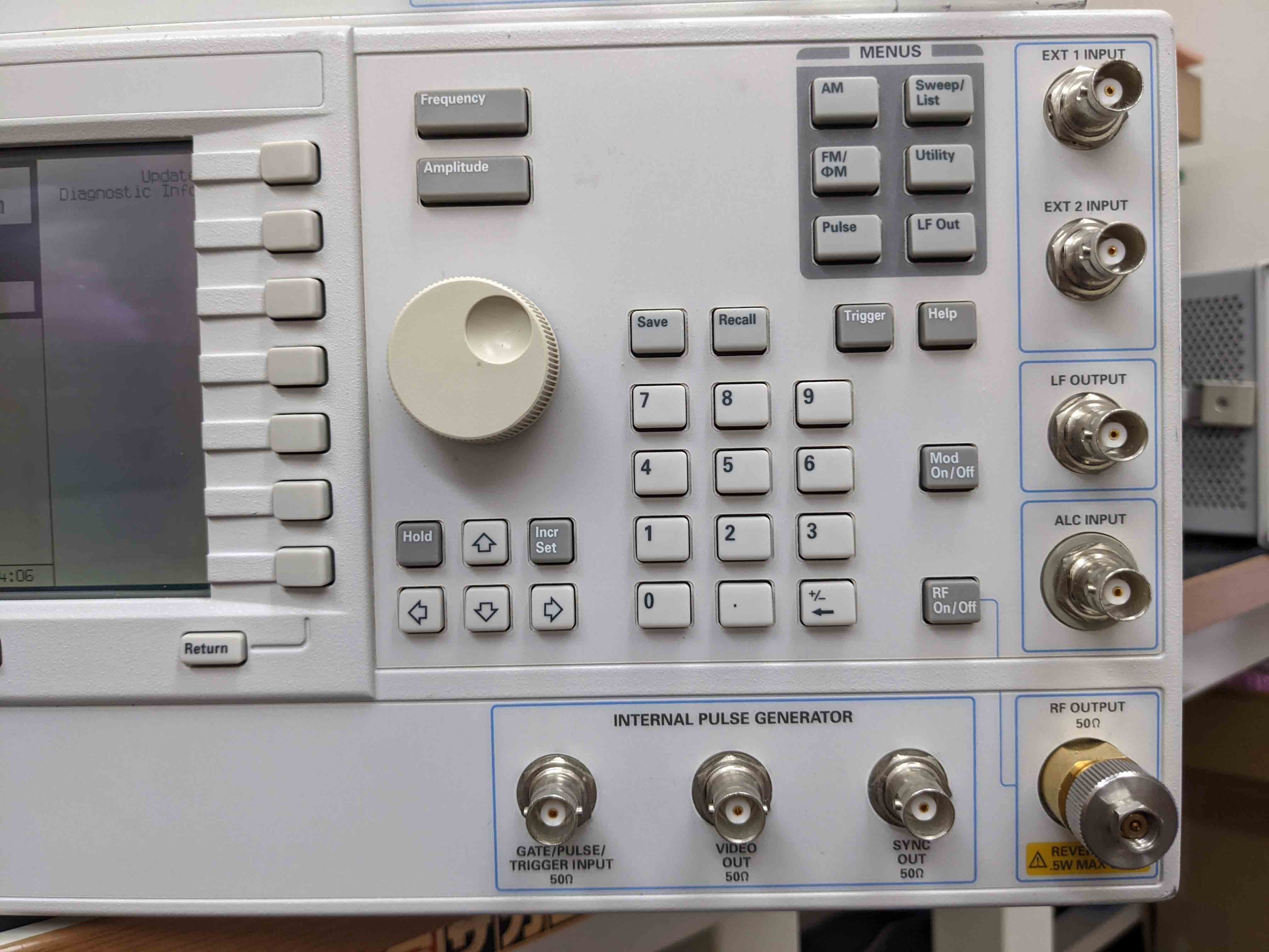 Photo Used AGILENT / HP / HEWLETT-PACKARD / KEYSIGHT E8257D For Sale