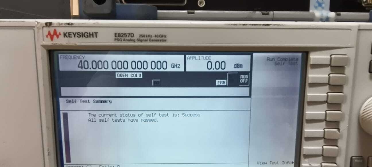 Foto Verwendet AGILENT / HP / HEWLETT-PACKARD / KEYSIGHT E8257D Zum Verkauf