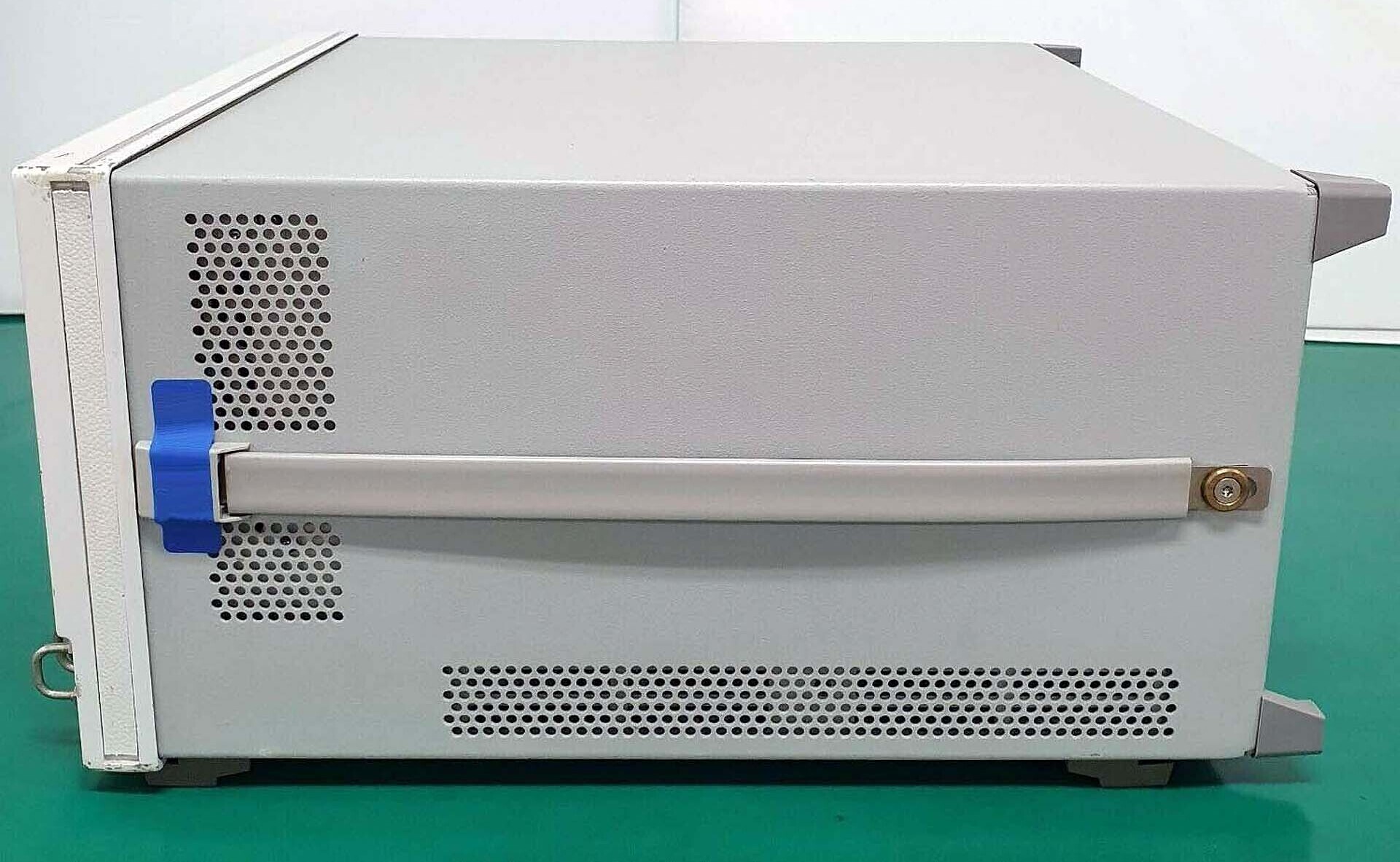 Foto Verwendet AGILENT / HP / HEWLETT-PACKARD / KEYSIGHT E8357A Zum Verkauf