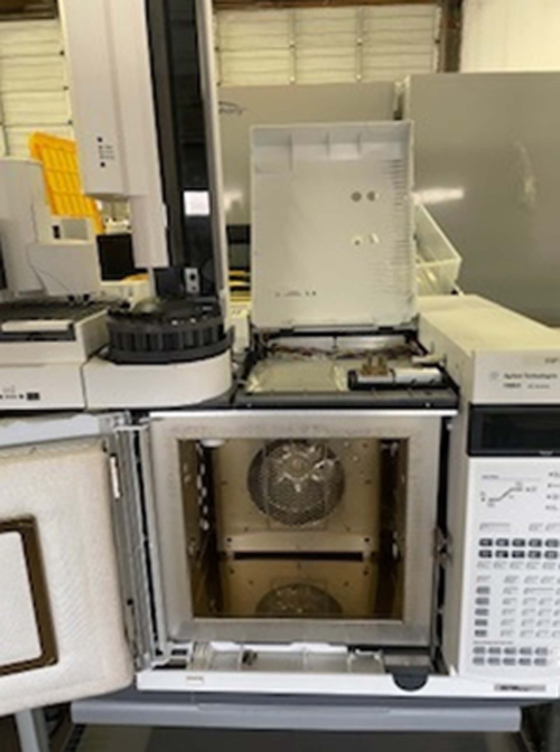Photo Used AGILENT / HP / HEWLETT-PACKARD / KEYSIGHT GC7890A For Sale