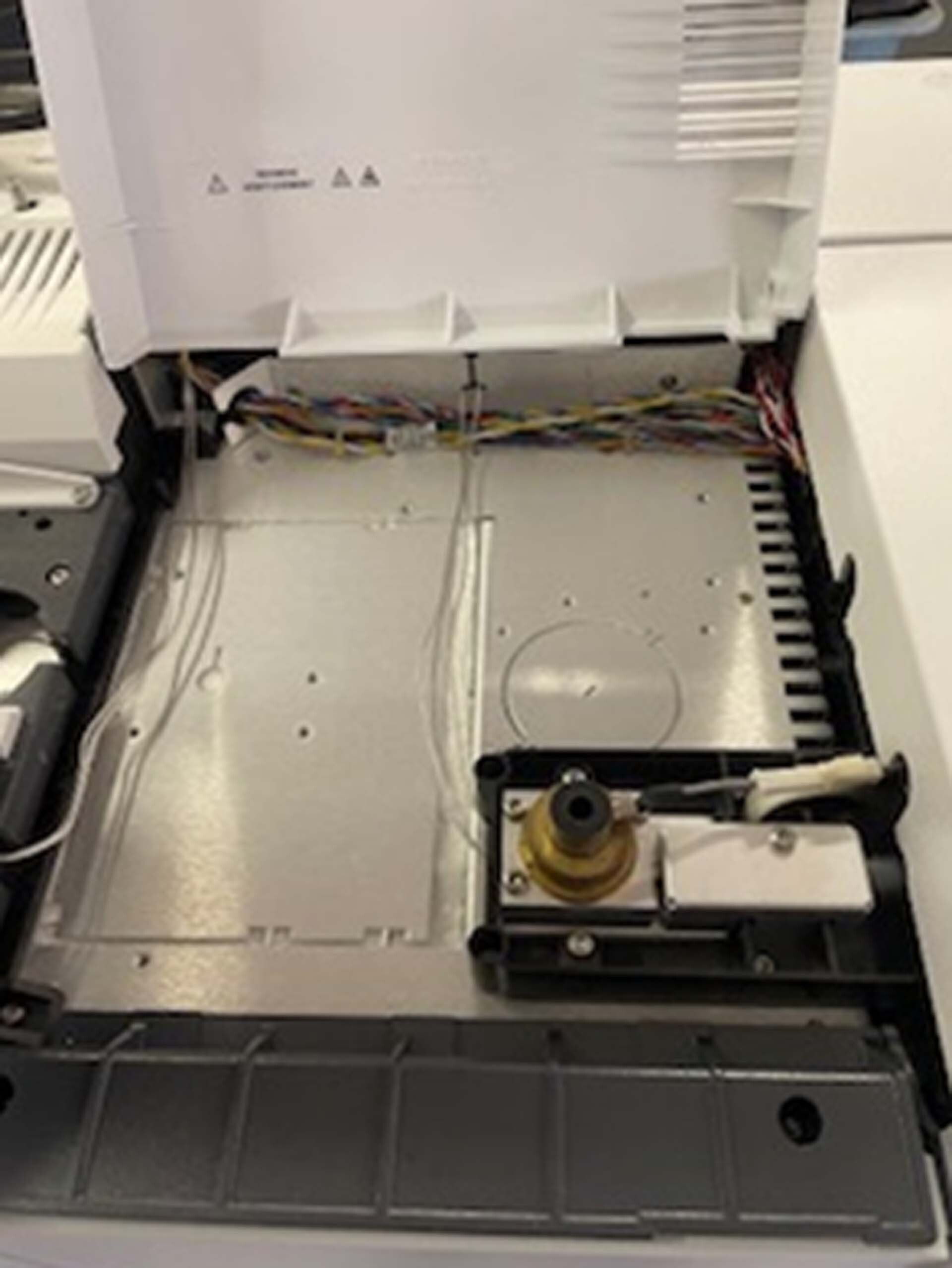 Photo Used AGILENT / HP / HEWLETT-PACKARD / KEYSIGHT GC7890A For Sale