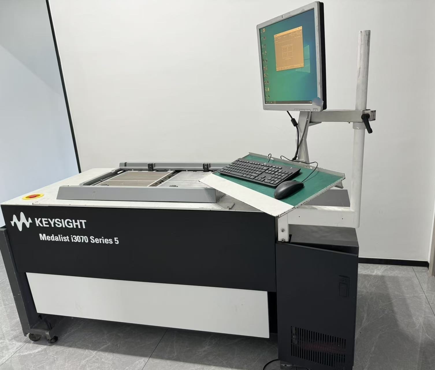 사진 사용됨 AGILENT / HP / HEWLETT-PACKARD / KEYSIGHT i3070 Series 5 판매용