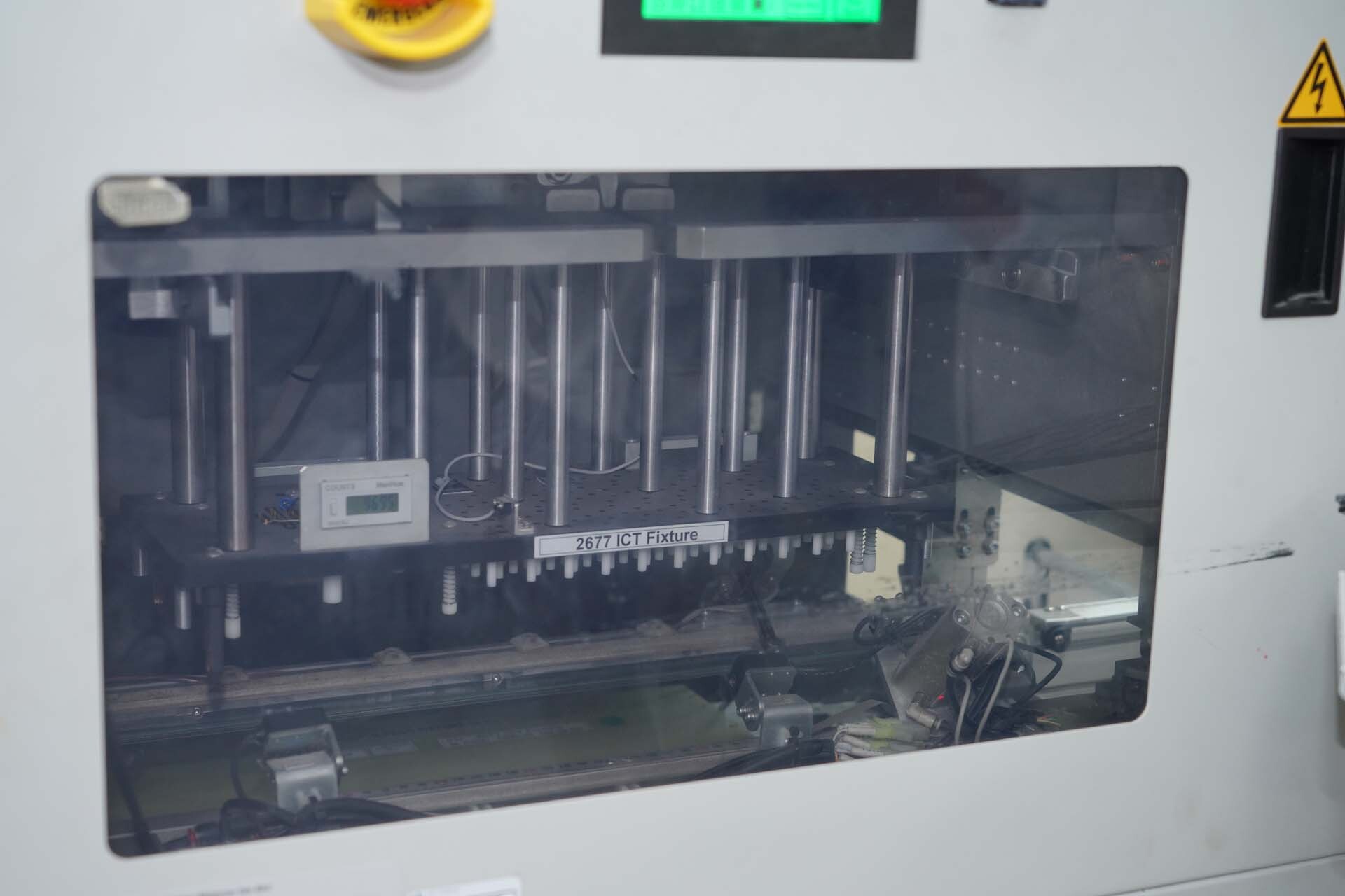 Photo Used AGILENT / HP / HEWLETT-PACKARD / KEYSIGHT i3070 Series 5i For Sale
