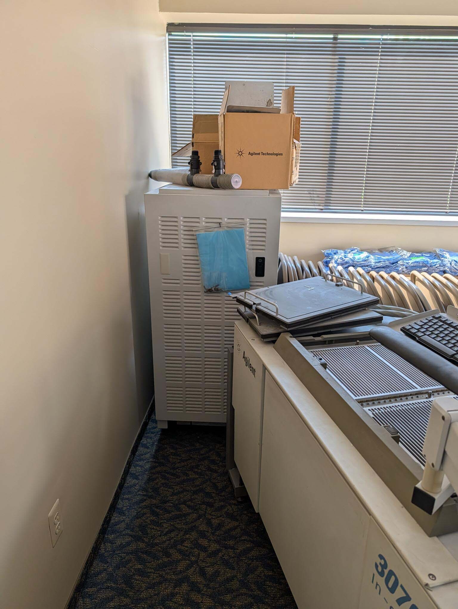 Photo Used AGILENT / HP / HEWLETT-PACKARD / KEYSIGHT i3070 Series III For Sale