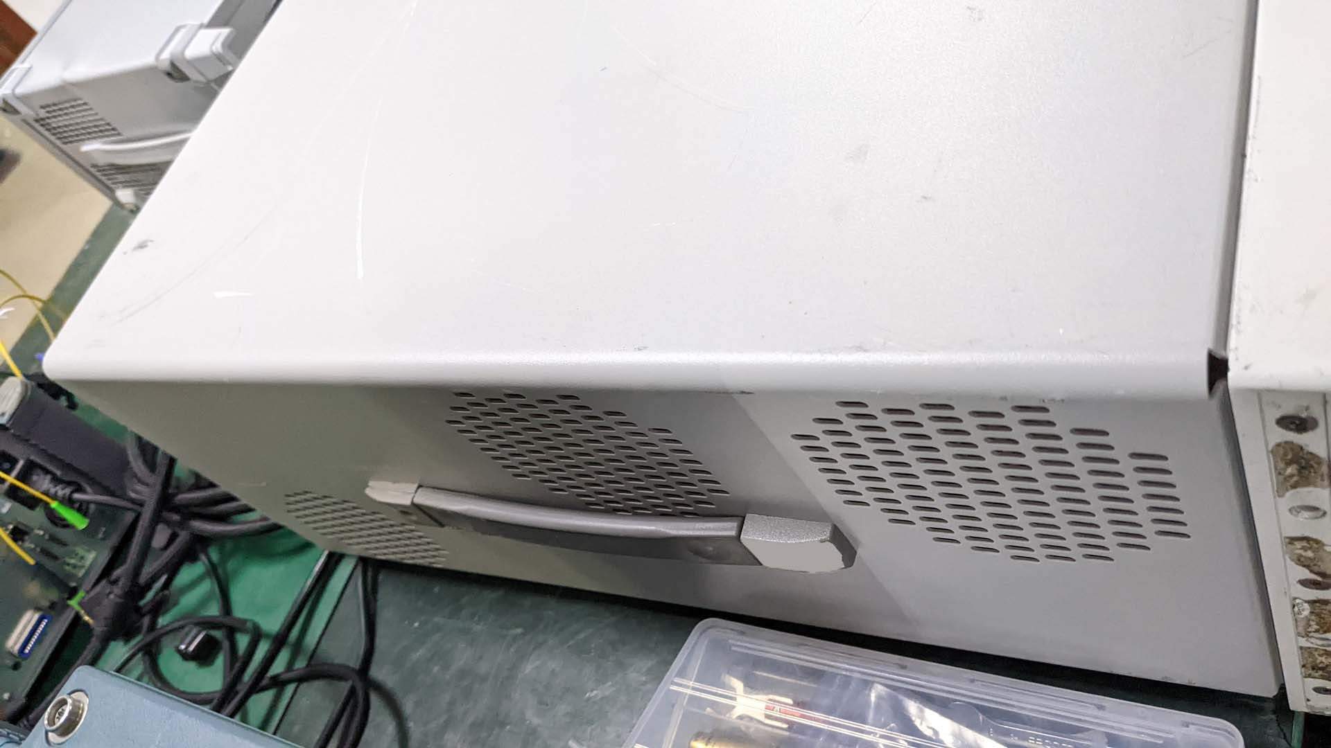 Foto Verwendet AGILENT / HP / HEWLETT-PACKARD / KEYSIGHT Infiniium DCA-J 86100C Zum Verkauf