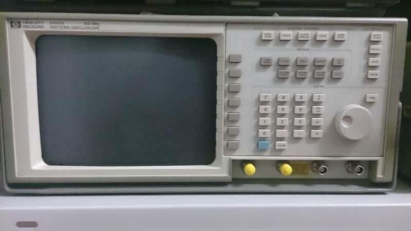 Foto Verwendet AGILENT / HP / HEWLETT-PACKARD / KEYSIGHT Lot of equipment Zum Verkauf