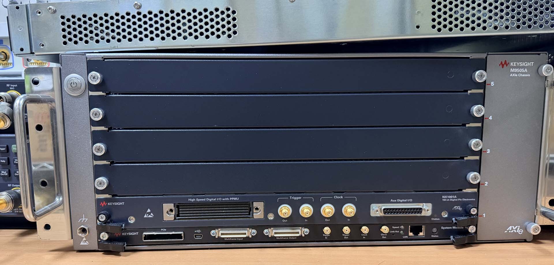 图为 已使用的 AGILENT / HP / HEWLETT-PACKARD / KEYSIGHT Lot of electronic test equipment 待售