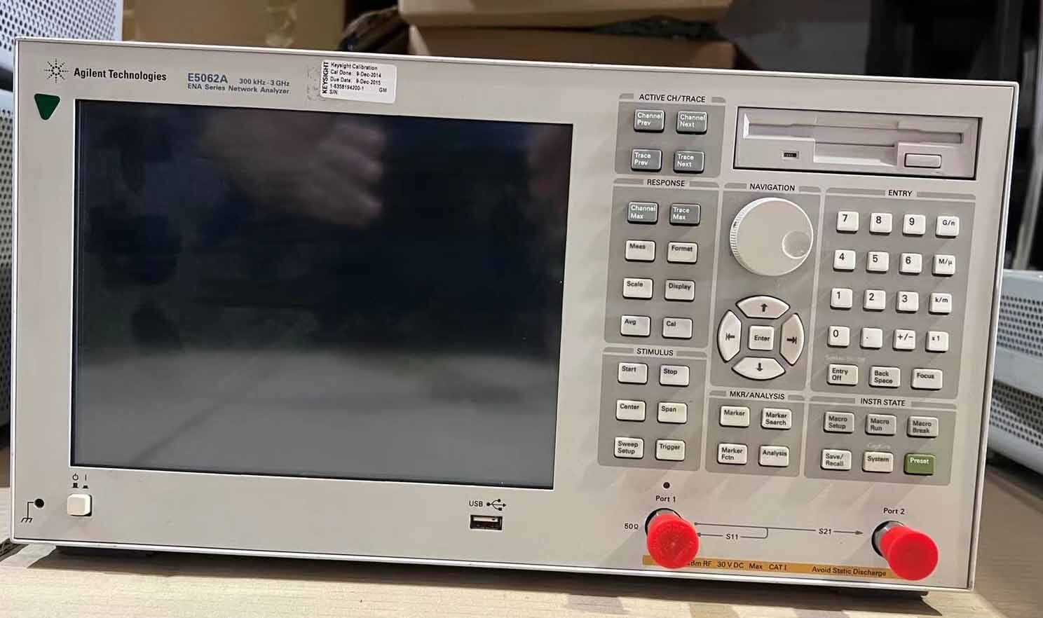 フォト（写真） 使用される AGILENT / HP / HEWLETT-PACKARD / KEYSIGHT Lot of electronic test equipment 販売のために