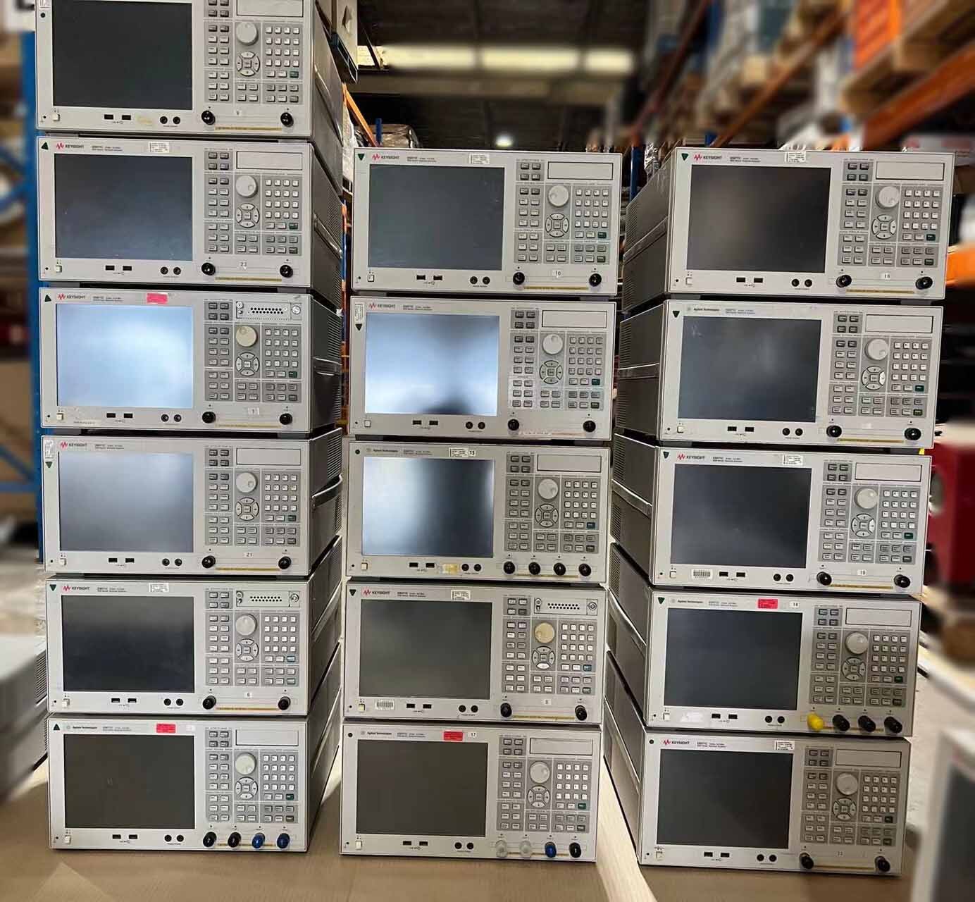 フォト（写真） 使用される AGILENT / HP / HEWLETT-PACKARD / KEYSIGHT Lot of electronic test equipment 販売のために