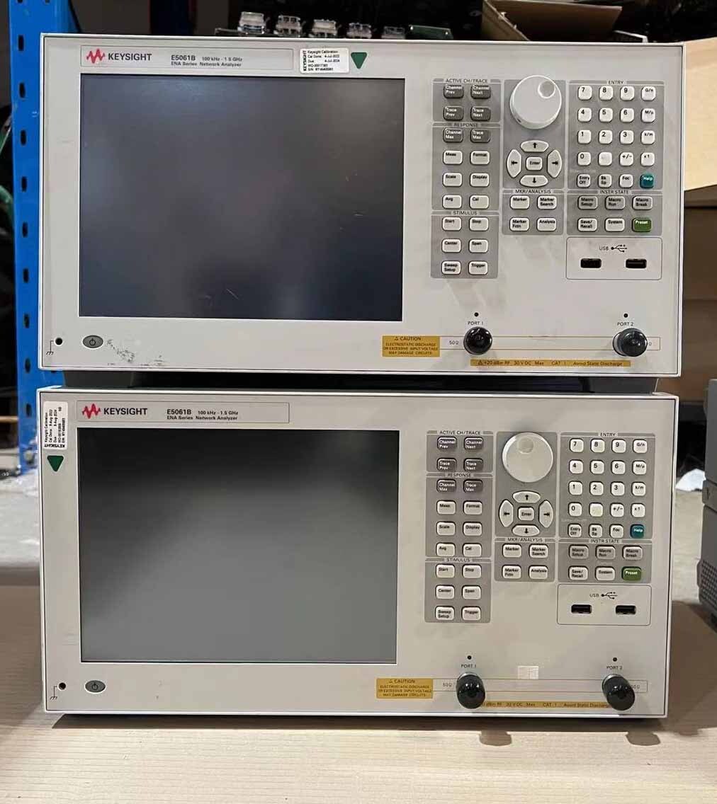 フォト（写真） 使用される AGILENT / HP / HEWLETT-PACKARD / KEYSIGHT Lot of electronic test equipment 販売のために