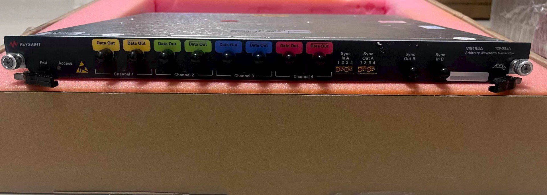 사진 사용됨 AGILENT / HP / HEWLETT-PACKARD / KEYSIGHT M8194A 판매용