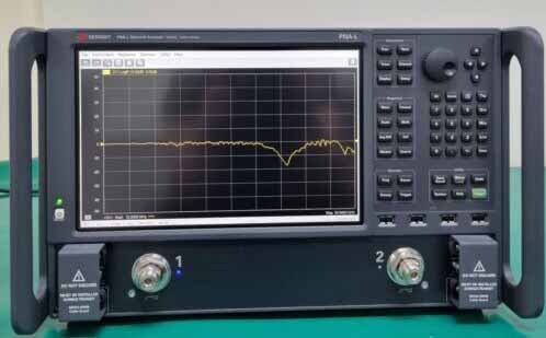 Foto Verwendet AGILENT / HP / HEWLETT-PACKARD / KEYSIGHT N5235B Zum Verkauf