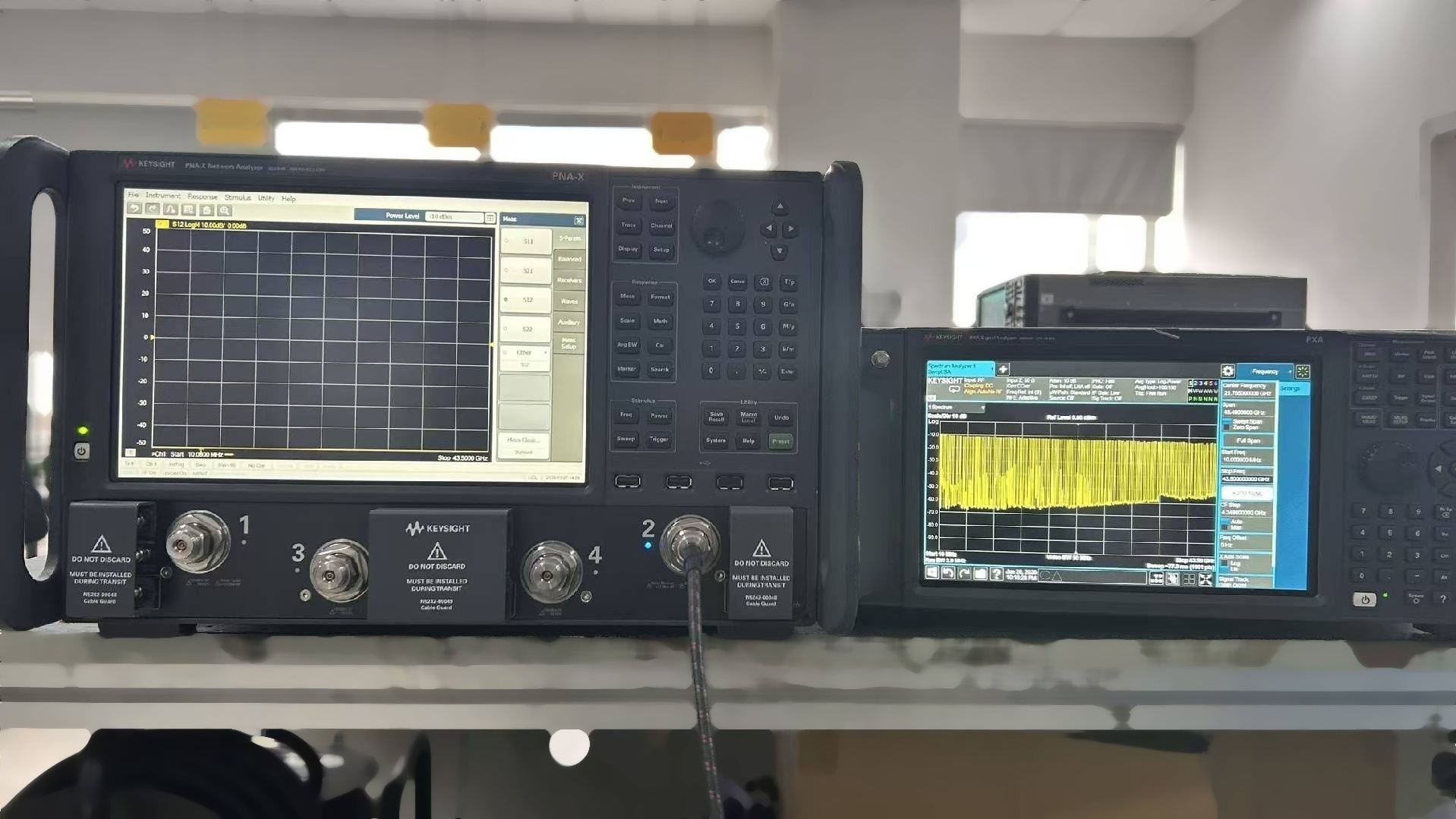 フォト（写真） 使用される AGILENT / HP / HEWLETT-PACKARD / KEYSIGHT N5244B 販売のために