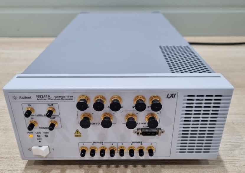 Photo Used AGILENT / HP / HEWLETT-PACKARD / KEYSIGHT N8241A For Sale