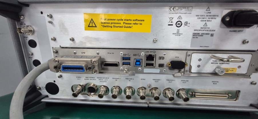 Foto Verwendet AGILENT / HP / HEWLETT-PACKARD / KEYSIGHT Lot of electronic test equipment Zum Verkauf