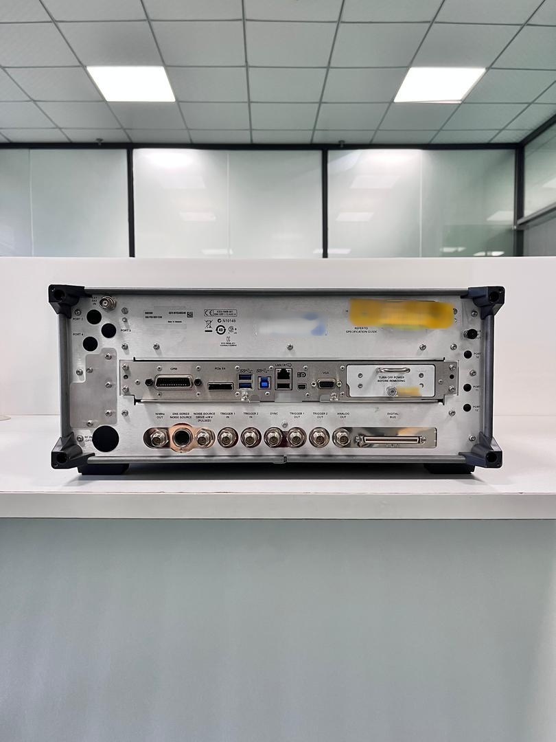 Photo Used AGILENT / HP / HEWLETT-PACKARD / KEYSIGHT N9030B For Sale