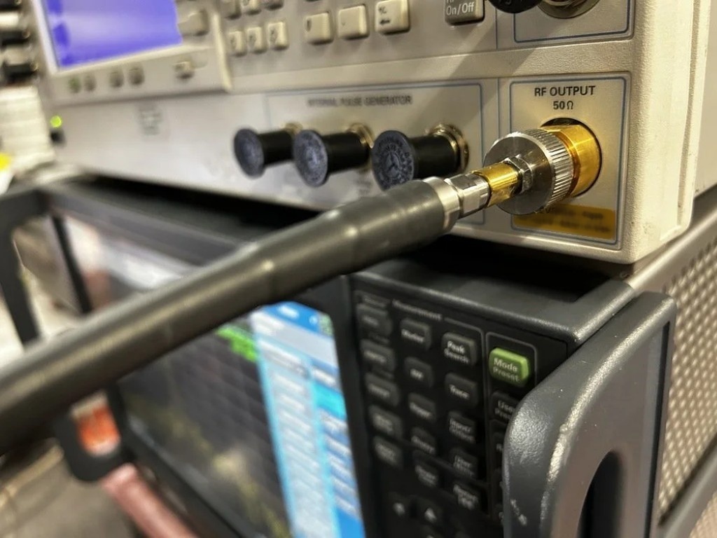 Photo Used AGILENT / HP / HEWLETT-PACKARD / KEYSIGHT N9040B For Sale