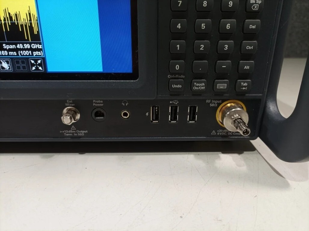 Photo Used AGILENT / HP / HEWLETT-PACKARD / KEYSIGHT N9040B For Sale