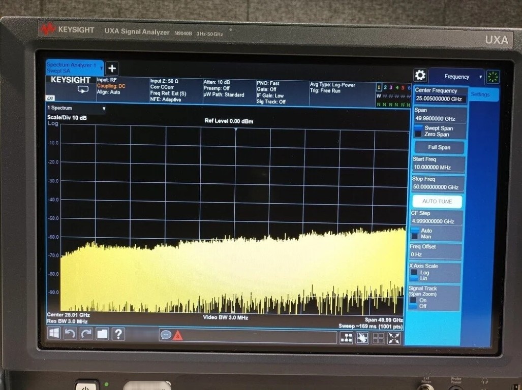 Photo Used AGILENT / HP / HEWLETT-PACKARD / KEYSIGHT N9040B For Sale