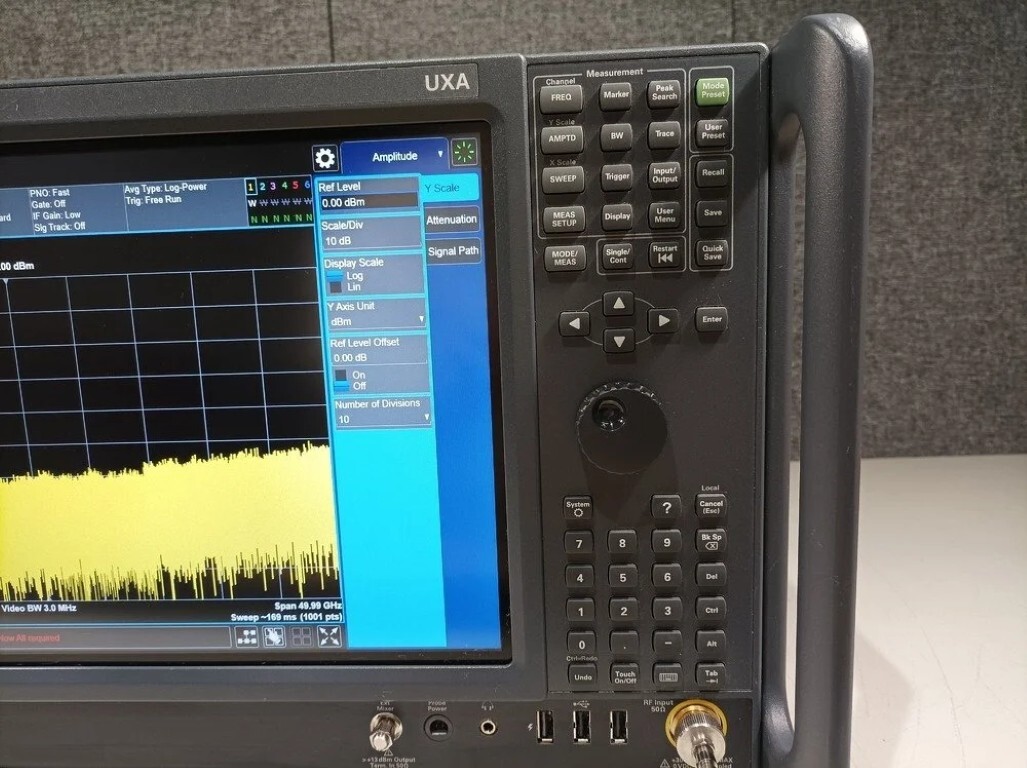 Photo Used AGILENT / HP / HEWLETT-PACKARD / KEYSIGHT N9040B For Sale