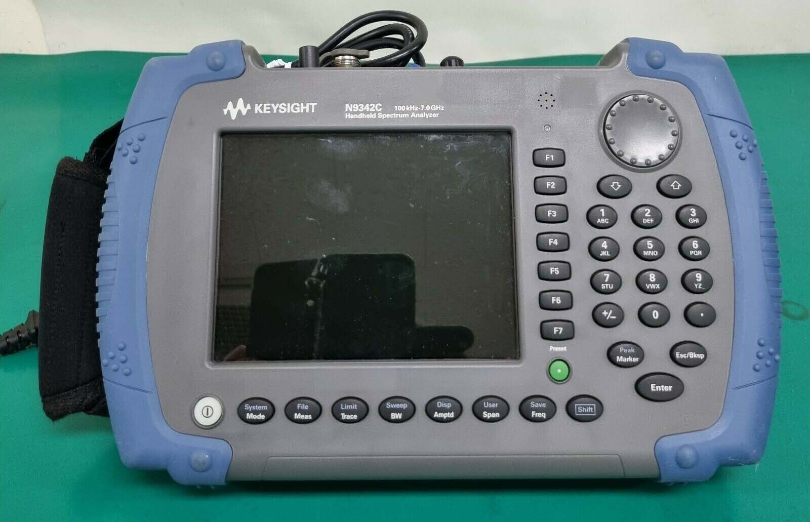 Photo Used AGILENT / HP / HEWLETT-PACKARD / KEYSIGHT N9342C For Sale